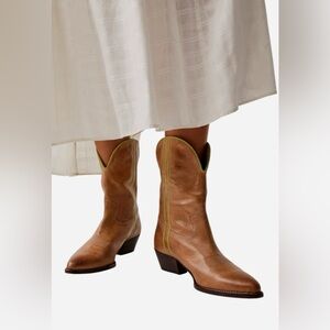 Free People Borderline Western Boots in Distressed Tan size 37 NWOB